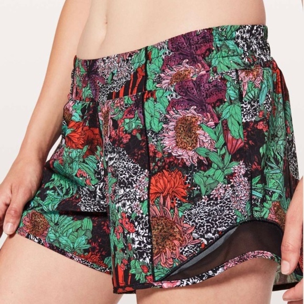 Lululemon Hotty Hot Short II Zen Garden Sz 6